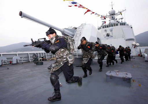 中国海军舰指索马里 配先进武器对付海盗